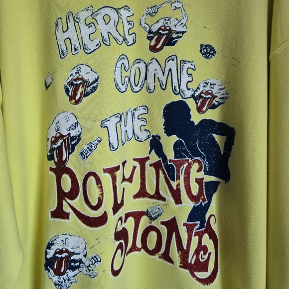 Daydreamer New Here Comes the Rolling Stones Crew Yellow Sweatshirt SZ Large - Picture 3 of 12